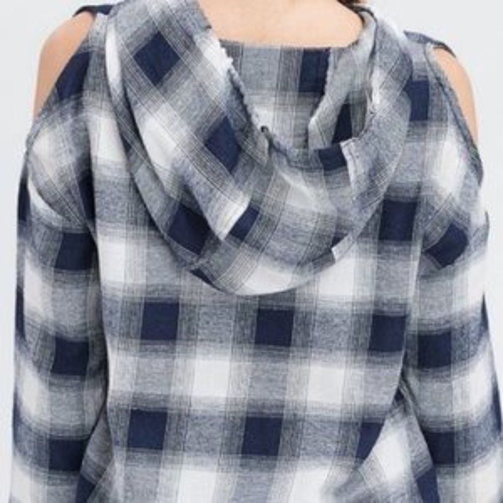 Cold shoulderâplaidâhoodedâtop - Picture 7 of 7